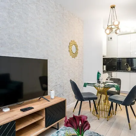 Luxurious Sikorskiego By Renters Prestige Apartment *