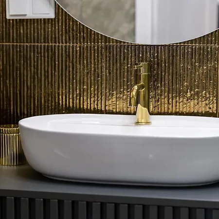 Luxurious Sikorskiego By Renters Prestige Apartment